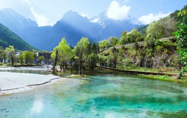 A 14-Day Yunnan Odyssey: De los bosques de piedra de Kunming a las selvas de Xishuangbanna " Las montañas de nieve de Shangri-La "