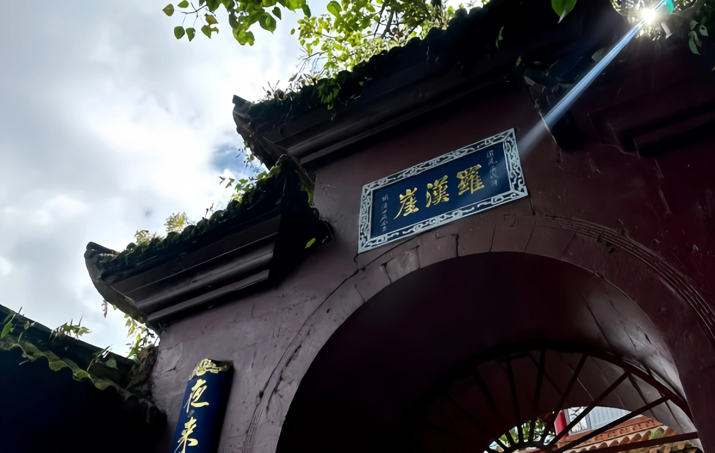 كششان لونغمان: A Stone Carving Miracle Hanging Above Dianchi Lake and the Dream of the Top Scholar-2