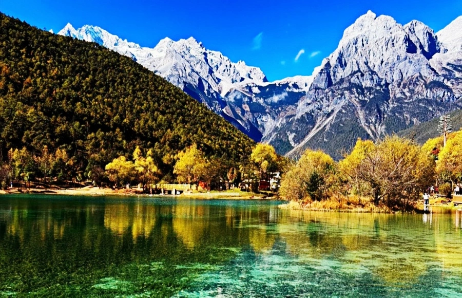 Lijiang Blue Moon Vallée : Sapphire est tombé dans le monde humain et le pur poème du royaume divin des montagnes de neige-4