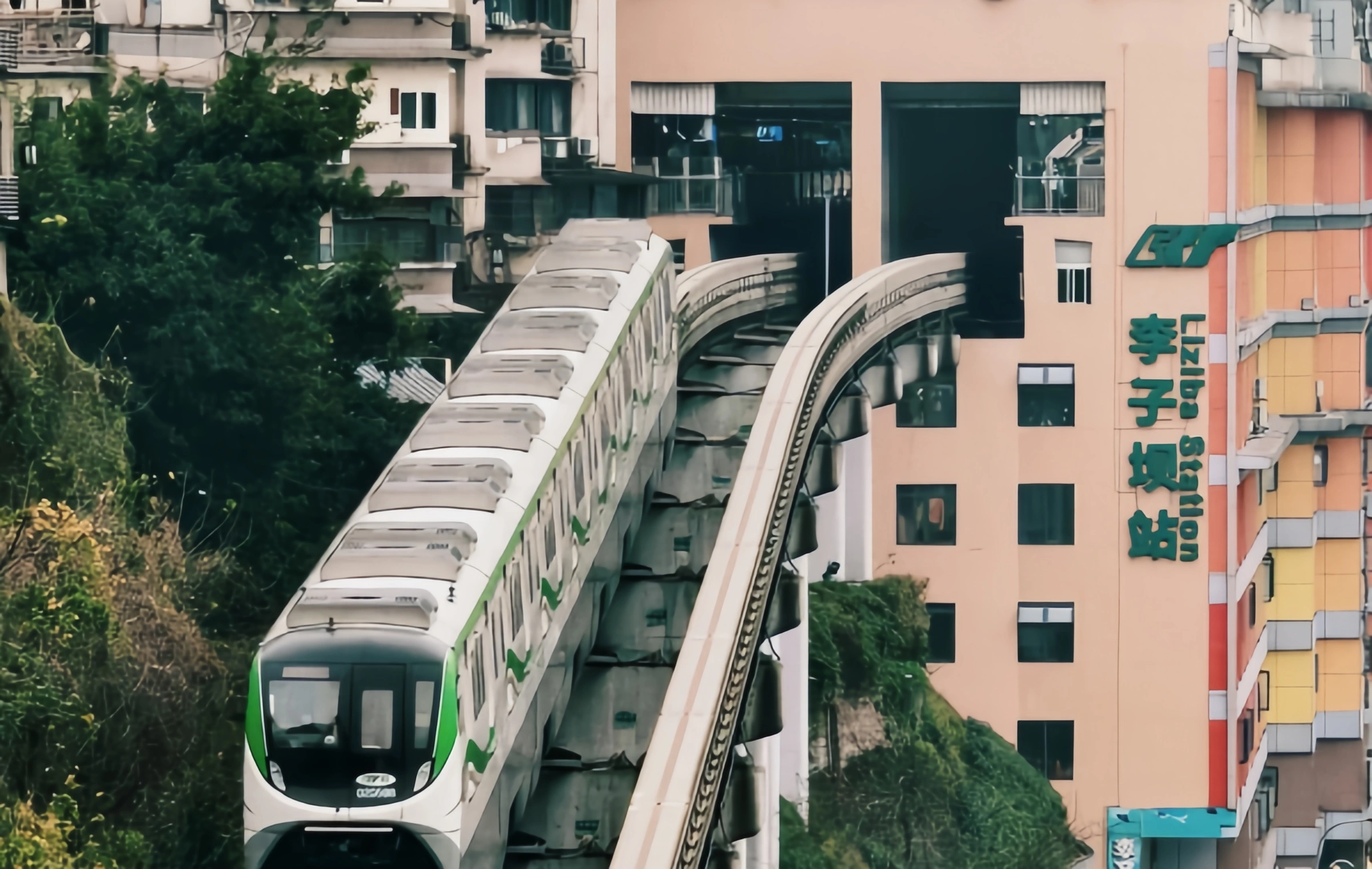 محطة ليزابا لايت رايل: A Fantasy Journey through the Three Dimensional Mountain City and a Visual wonder of Cyber Magic-4