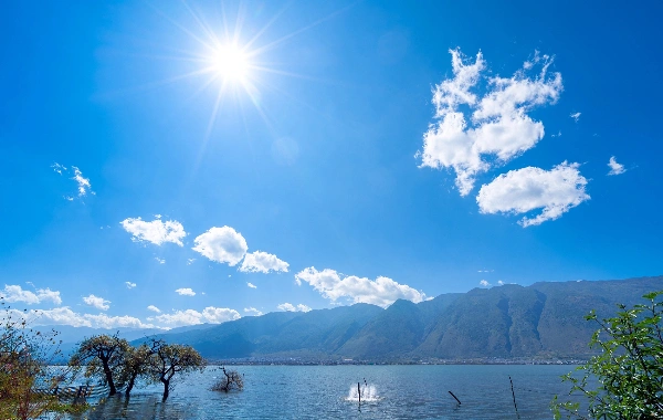 エルハイ湖: プラトーの真珠から風、花、雪、月までのミレニアムウォッチ-2