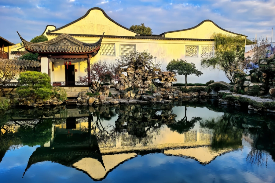 ネットガーデンのマスター: 小さな山林の中に佇む広大な世界