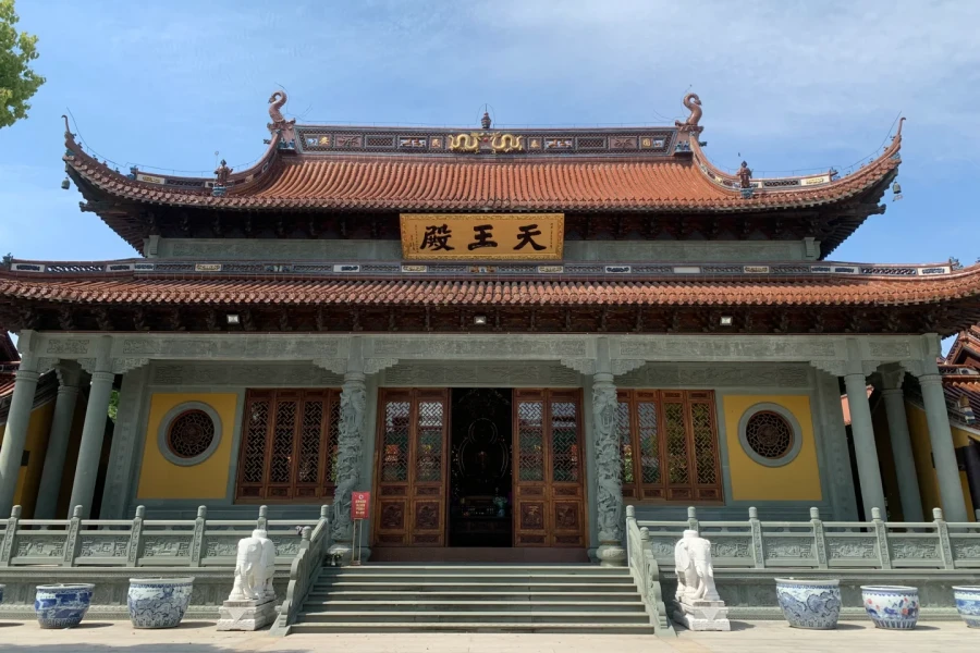 Wanfo Pavilion: Un viaggio in una terra pura di diecimila Buddha sul muro della città antica