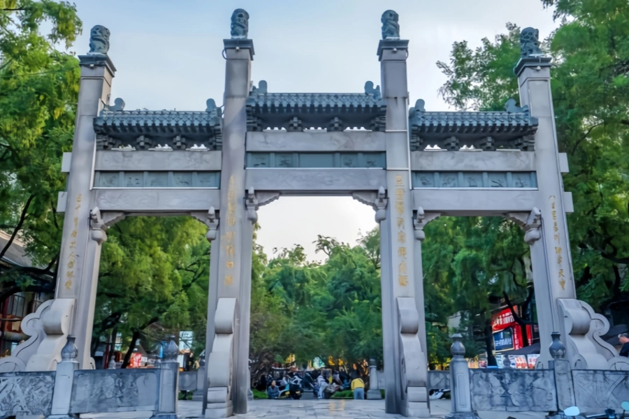 Muslim Quarter: A Journey Through the Vibrant Life of Chang'an Through a Thousand Years of Street Life-3