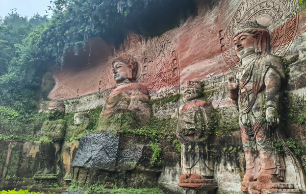 동부 불교 수도 : 10 천불 부처와 링윤 산의 발에 돌 조각 예술의 보물 집-3