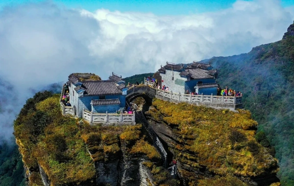 Fanjing Mountain: A Pilgrimage to the Sky City and Pure Land Above the Clouds-4