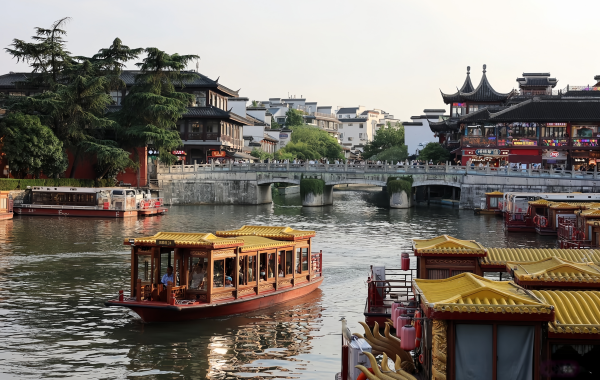 Confucius Temple: A Journey Through the Bustling Street Life and Golden Splendor of the Six Dynasties-4