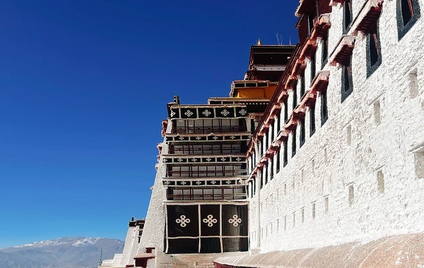 Palazzo Potala: un viaggio al Santuario delle Neve sulla 