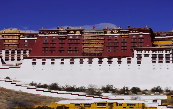 Palazzo Potala: un viaggio al Santuario delle Neve sulla 
