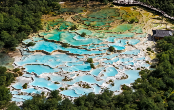 Huanglong:A Kaleidoscopic Journey from Millennia-Old Travertine to an Earthly