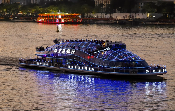 パールリバークルーズ:市内のイルミネーションに渡る千年にわたるフェリーから時間をかけての旅