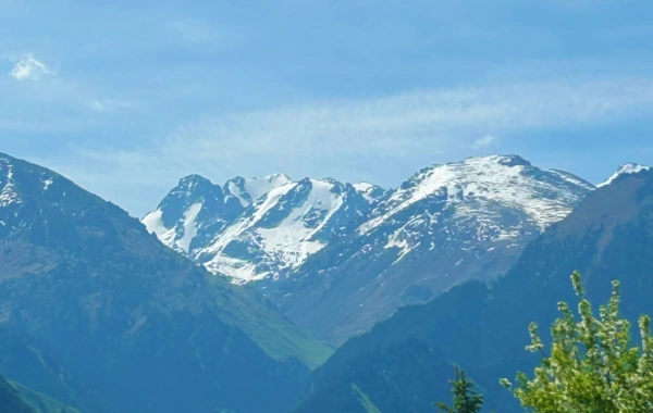 2-Day Urumqi Itinerary: Urban Cultural Exploration & Natural Scenery