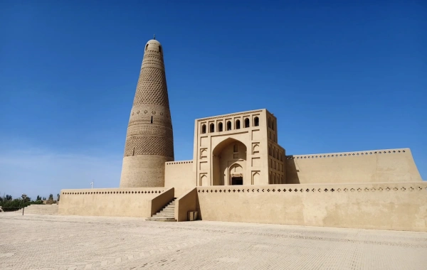 Día 3: Karez Well System – Jiaohe Ancient City – Sugong Minaret – Salida