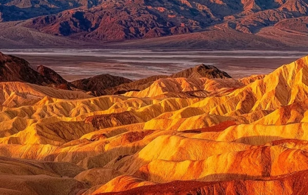 Día 3: Montaña Flaming (Conducción Escénica) – Gran Cañón Tuyugou – Bezeklik Thousand Buda Cuevas