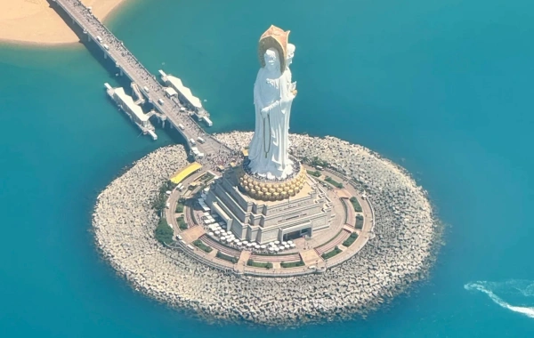 Sanya One-Day Tour: Esplorare Nanhai Guanyin, Dadongtian/Xiaodongtian & Tianya Haijiao